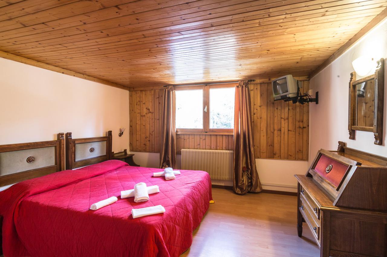 Royal Hotel Paolino Cavareno Eksteriør billede